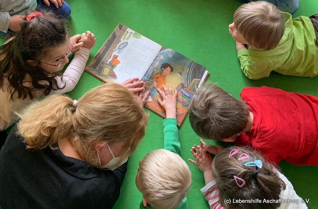 Welttag des Buches – die Kunterbunt Kinder beschäftigen sich mit Büchern